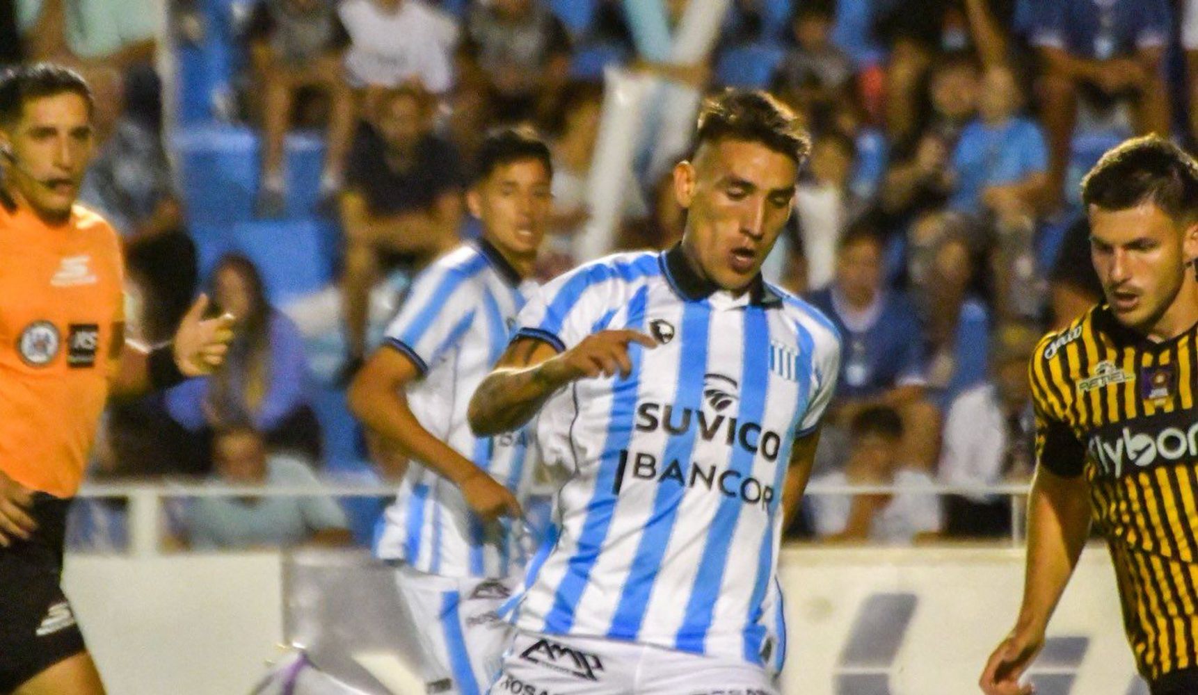 Ricardo Centurión vuelve a ser titular en un Racing que va por más.
