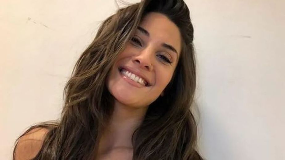 Ivana Nadal desafió todos los límites al posar con el top más diminuto y casi muestra de más