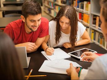Las 3 carreras universitarias que te permiten ganar más de $2 millones al mes en 2026, según la IA