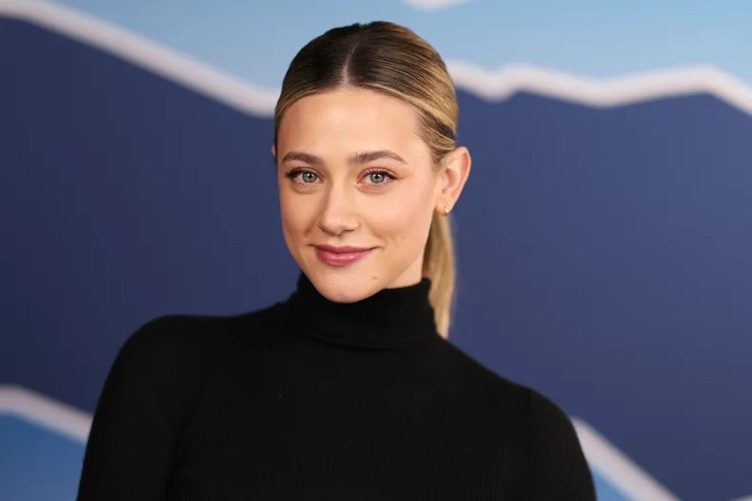 Lili Reinhart está en el punto de la mira debido a su colaboración con BTS.