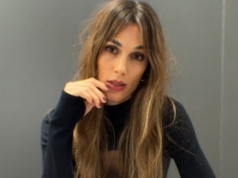 Chechu Bonelli se sumó a la tendencia de la temporada y marcó estilo con look sastrero color blanco y negro