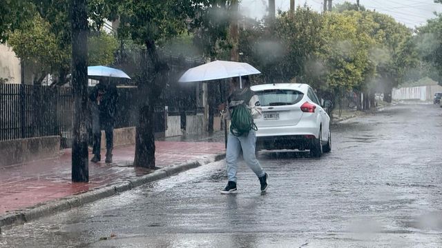 Jueves con alertas vigentes en Córdoba por tormentas.