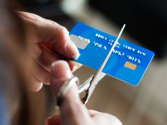 Cómo reciclar las tarjetas vencidas y transformarlas en un tesoro para decorar la casa
