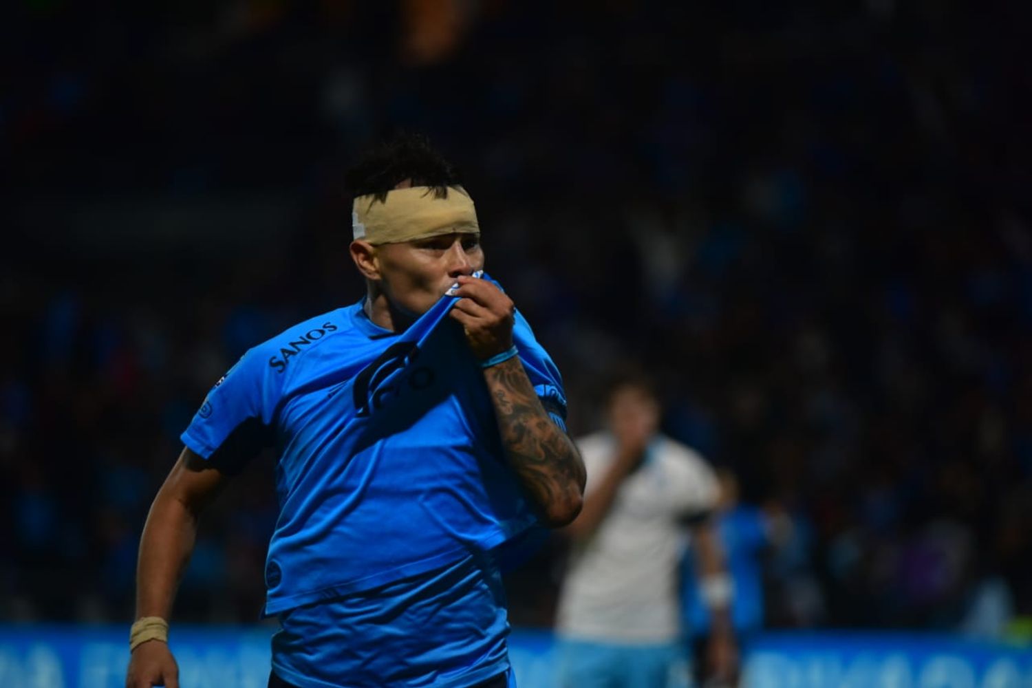 Lucas Zelarayán festeja su gol para Belgrano ante Racing