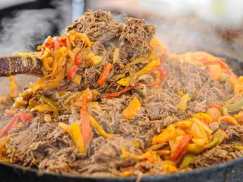Con entrada gratis y feria de artesanos: comenzó un festival gastronómico en Córdoba