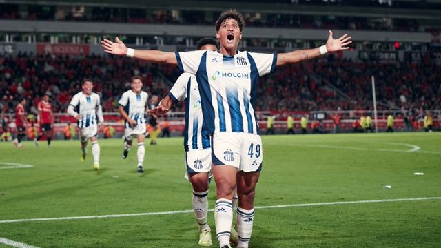 A pura efectividad, Valentín Dávila anotó para el triunfo de Talleres sobre Independiente. Su cuarto gol en el Apertura. 