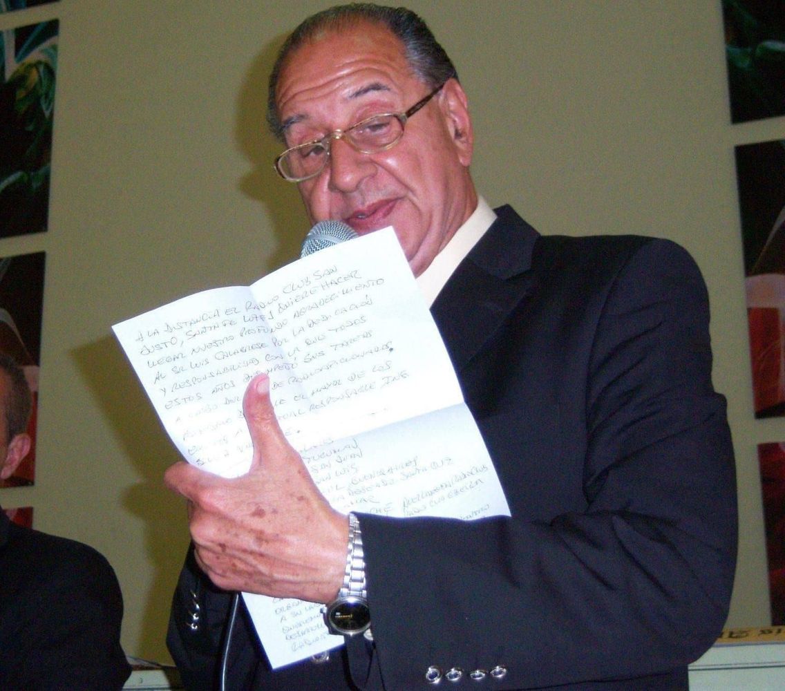 Falleció Carlos Almirón, ícono del periodismo bahiense. 