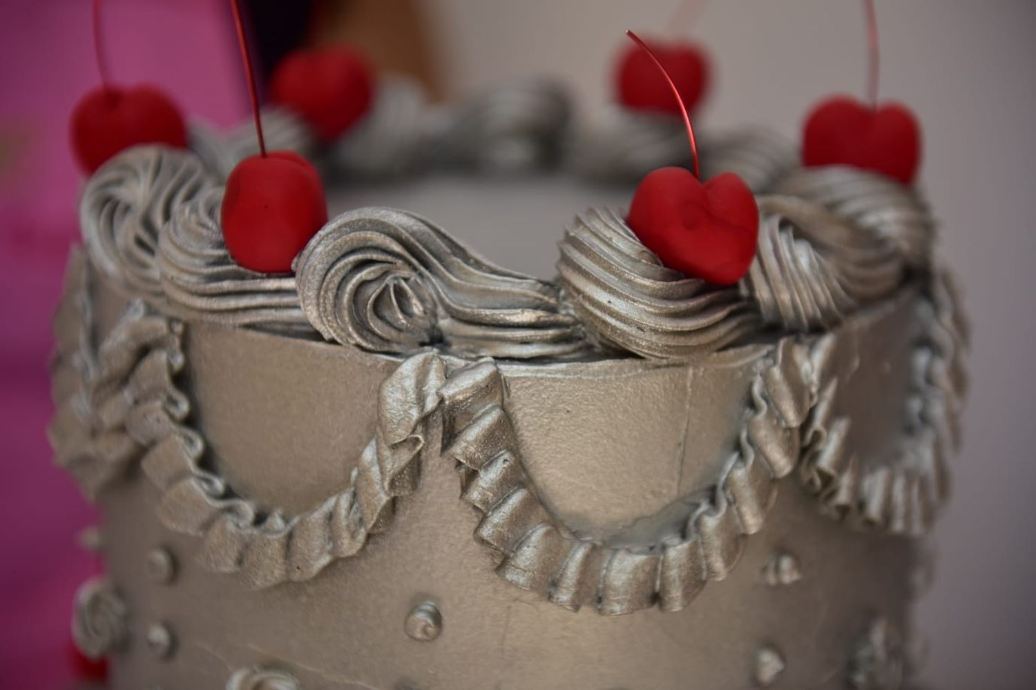 Quién es la cordobesa que le hizo una torta de 13 kilos a Tini.