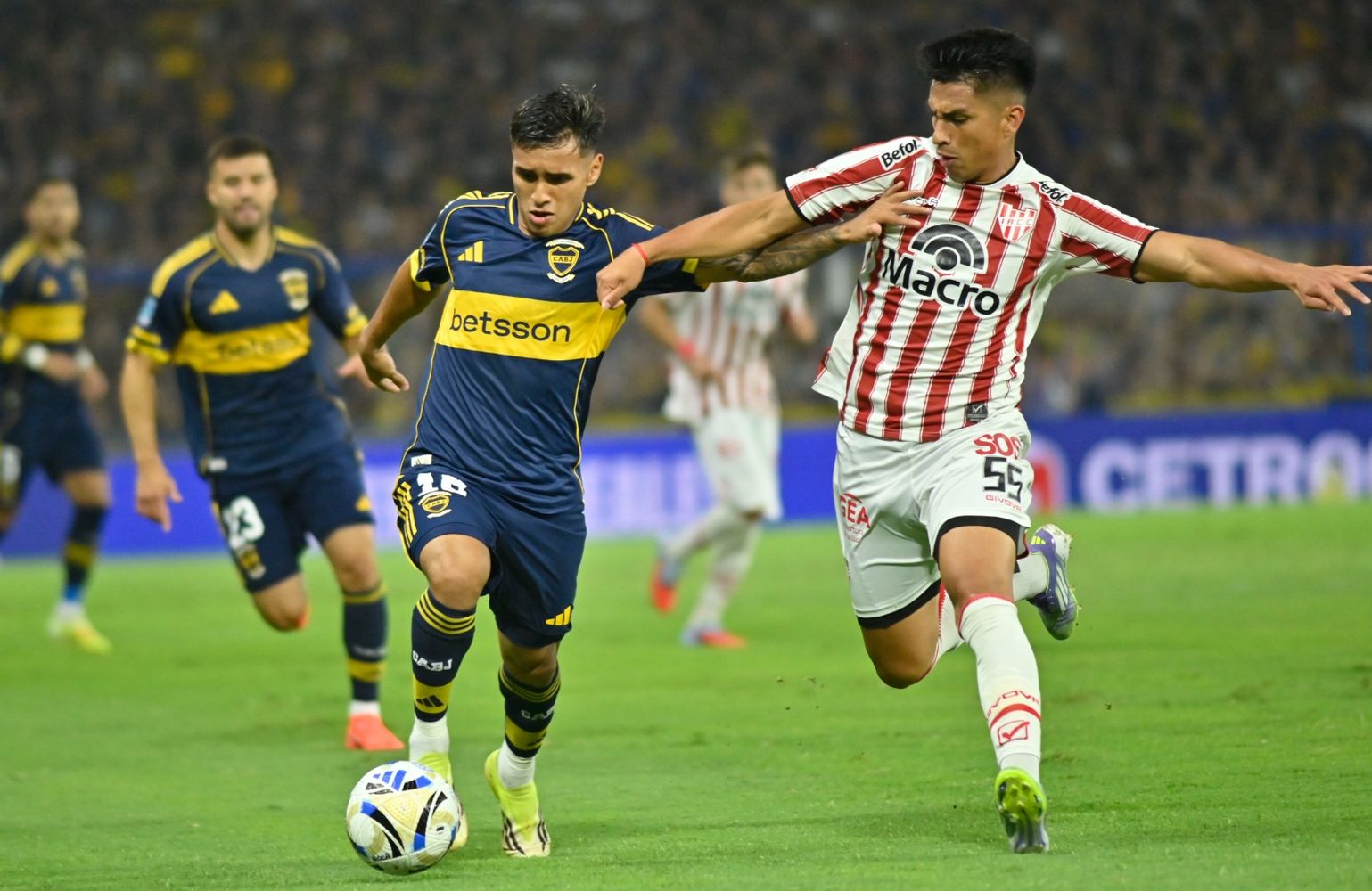 Instituto enfrenta a Boca en la Bombonera.