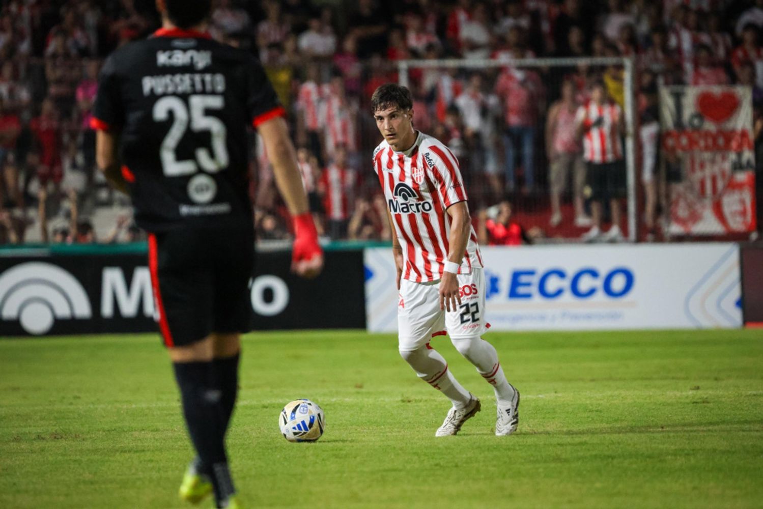El debutante Agustin Massaccesi se destacó en la zaga de Instituto, y sigue titular ante Boca.
