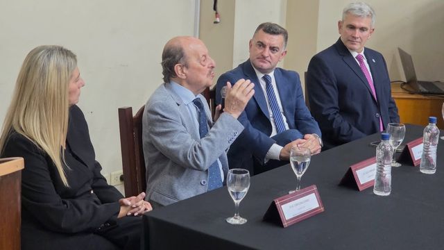 Julio Bárbaro en conferencia en Tucumán 