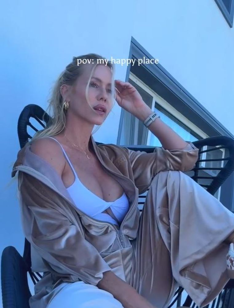 Nicole Neumann arrasó con un look deportivo ultra escotado y casi muestra de más