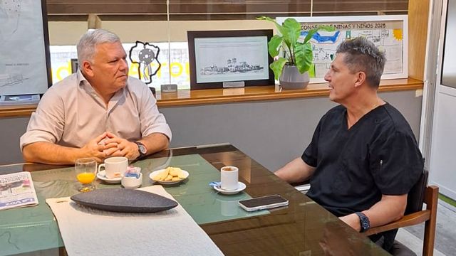 Intendente Gustavo Benedetti junto al Médico Claudio Maldini Colegio Médico.