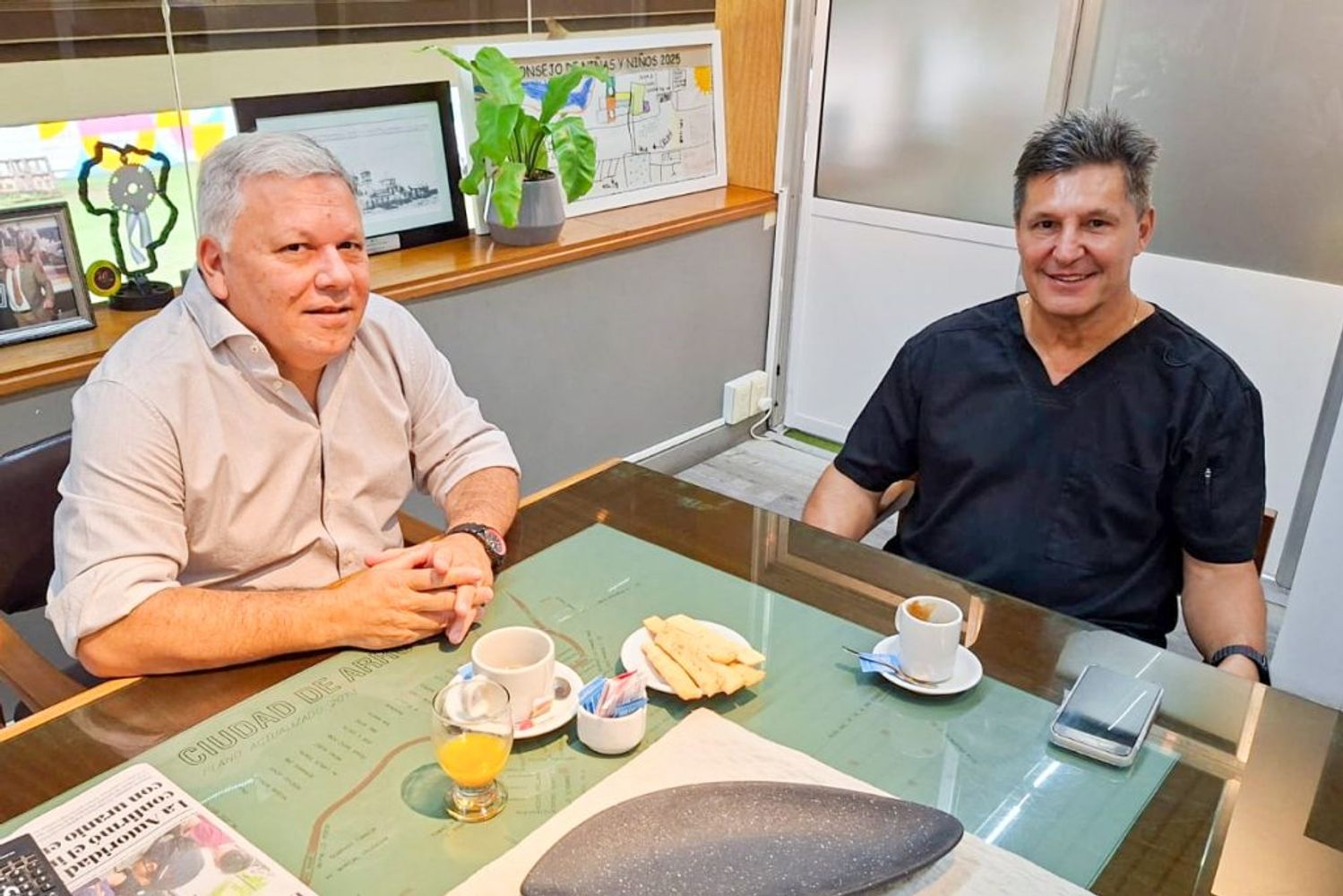 Intendente Gustavo Benedetti junto al Médico Claudio Maldini Colegio Médico.