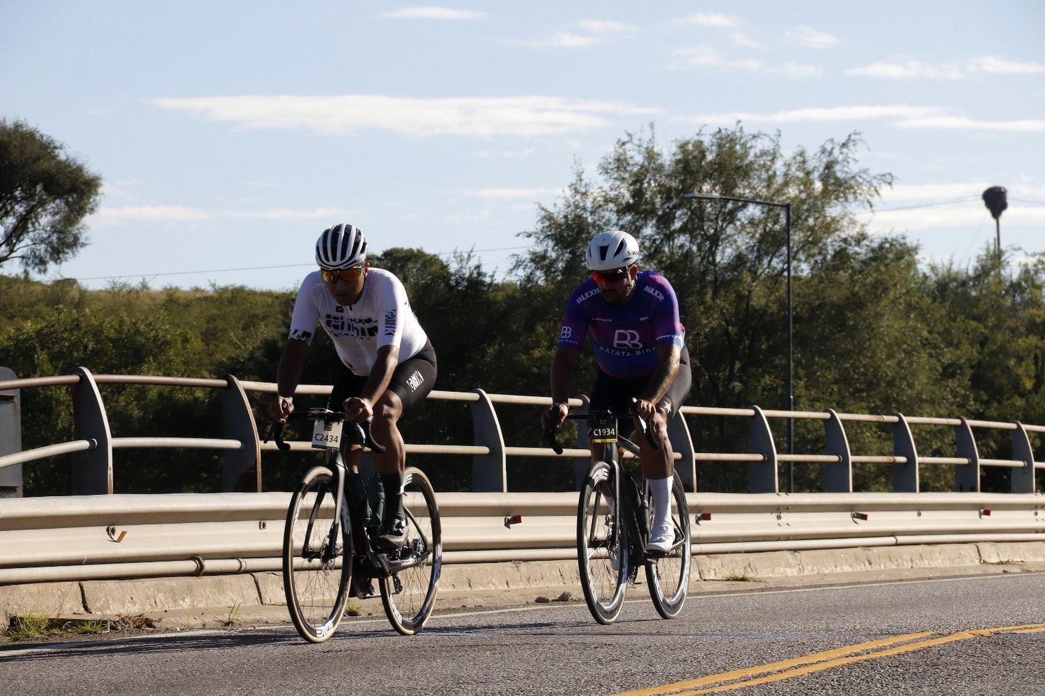 Cientos de ciclistas atravesaron Villa Carlos Paz durante la etapa argentina del Tour de France.