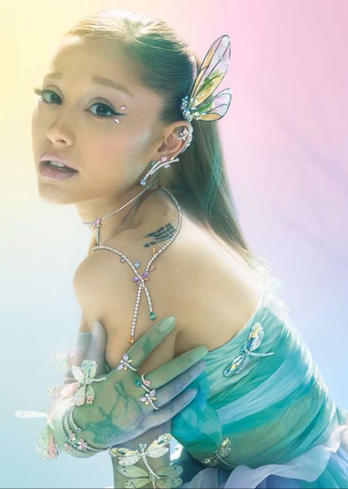 Llegó la colección de joyas de Ariana Grande a la Argentina.