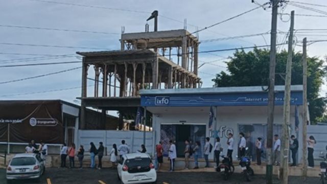 Garupá: multitudinaria convocatoria laboral desbordó una búsqueda en una cooperativa.