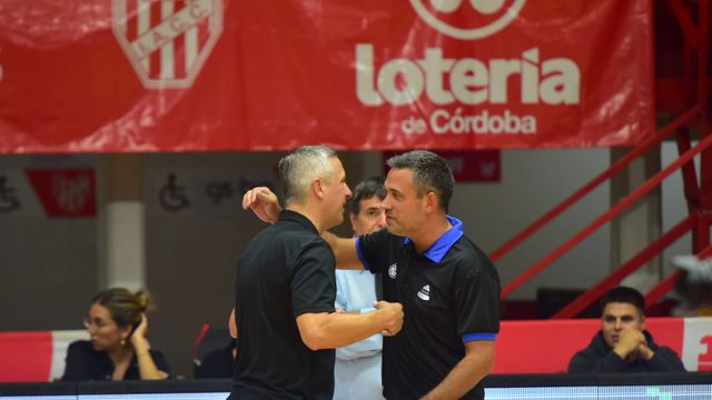 Sebastián y Martín González, técnicos de Instituto e Independiente de Oliva, animaron un vibrante duelo por Liga Nacional.