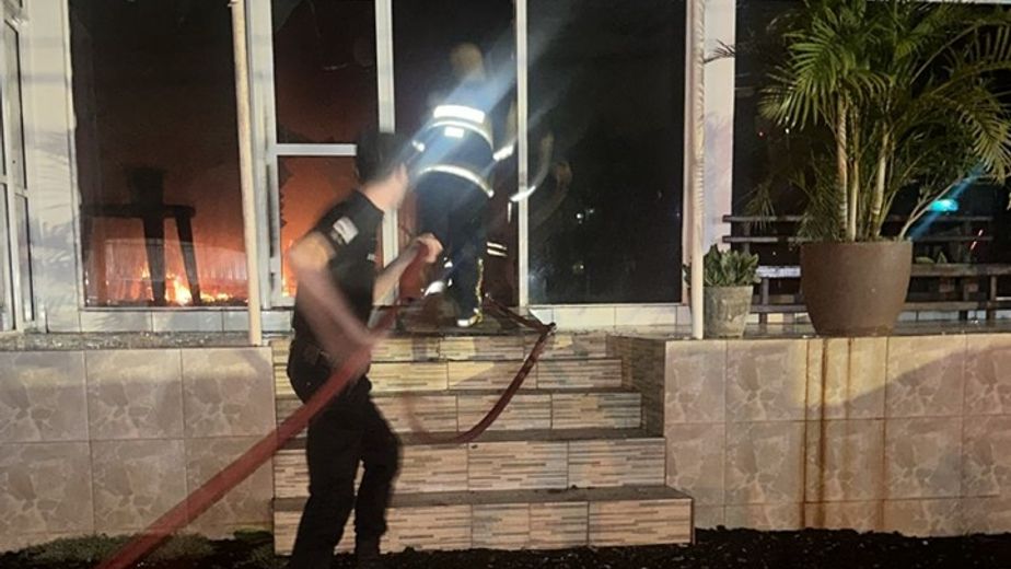 Investigan robo e incendio intencional en una funeraria de El Soberbio
