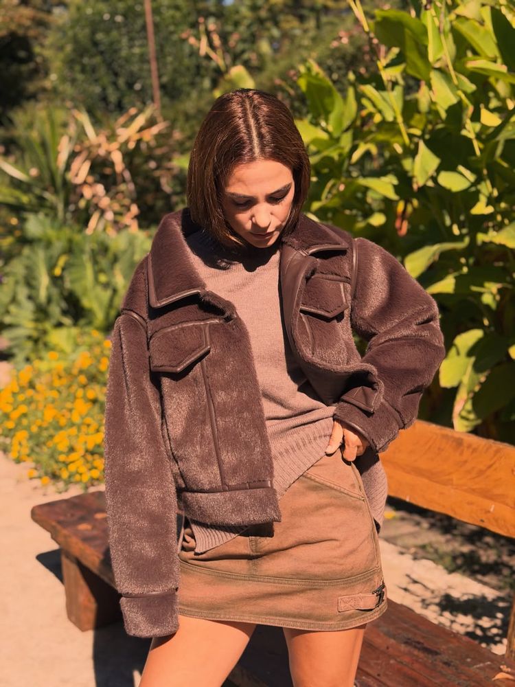 Agustina Cherri desbloqueó una nueva tendencia con un look monocromático y las botas de la temporada
