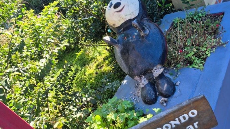 La vaquita turística apareció dañada tras un nuevo hecho de vandalismo en San Antonio de Arredondo.