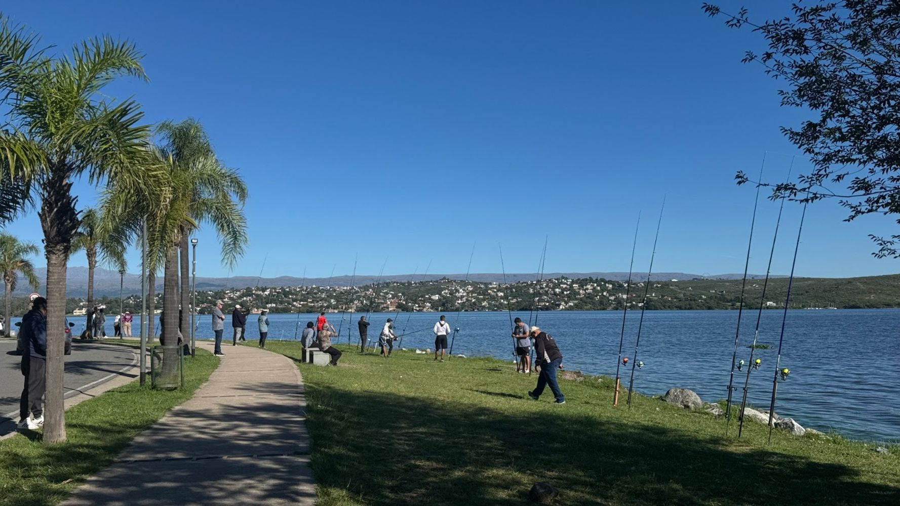 El concurso de pesca deportiva convocó a numerosos participantes durante el fin de semana largo en Carlos Paz.