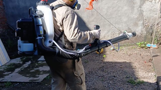 Operativo territorial para detectar sintomáticos y frenar criaderos.