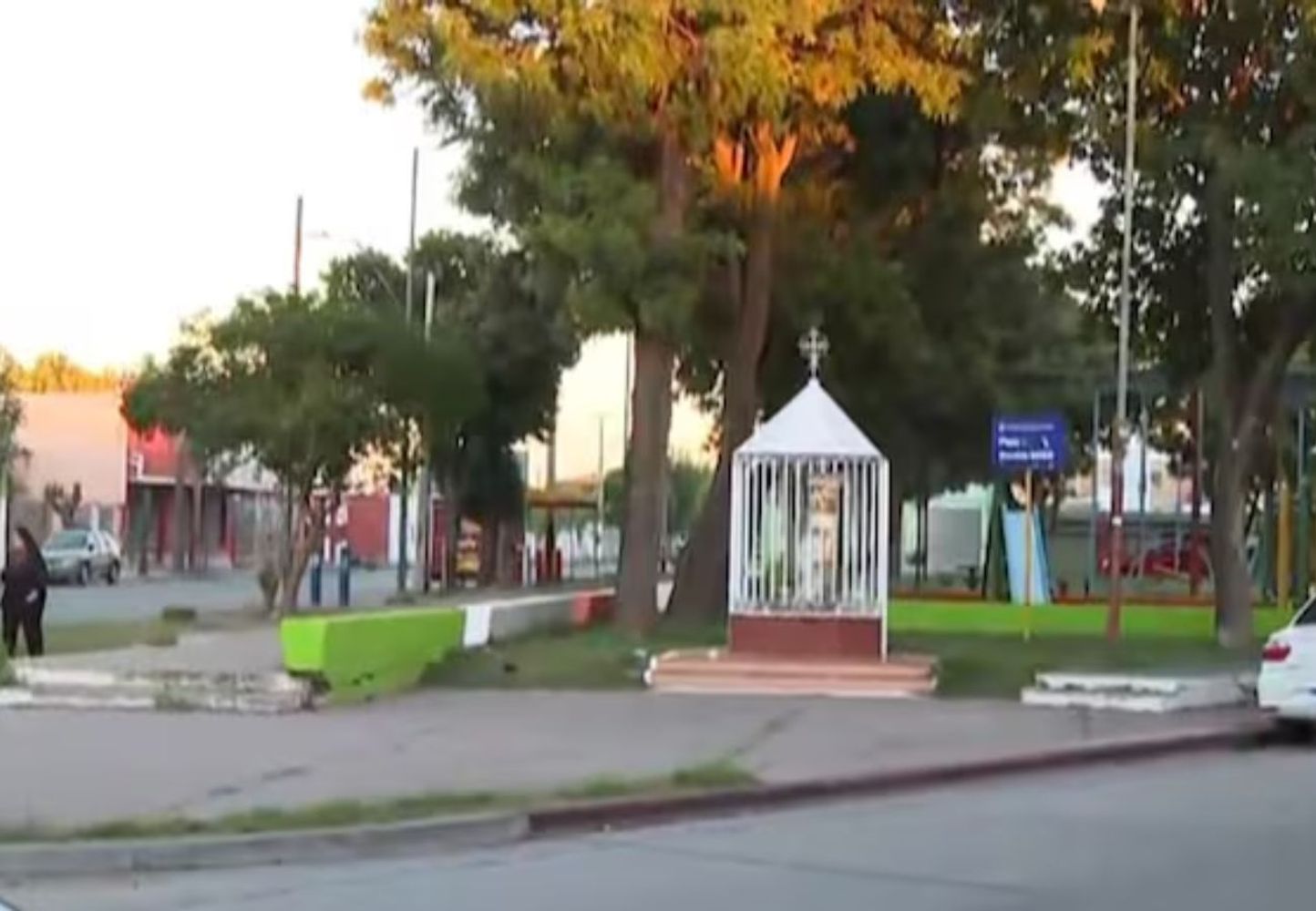 Vecinos de Villa Azalais denuncian descontrol en una plaza.