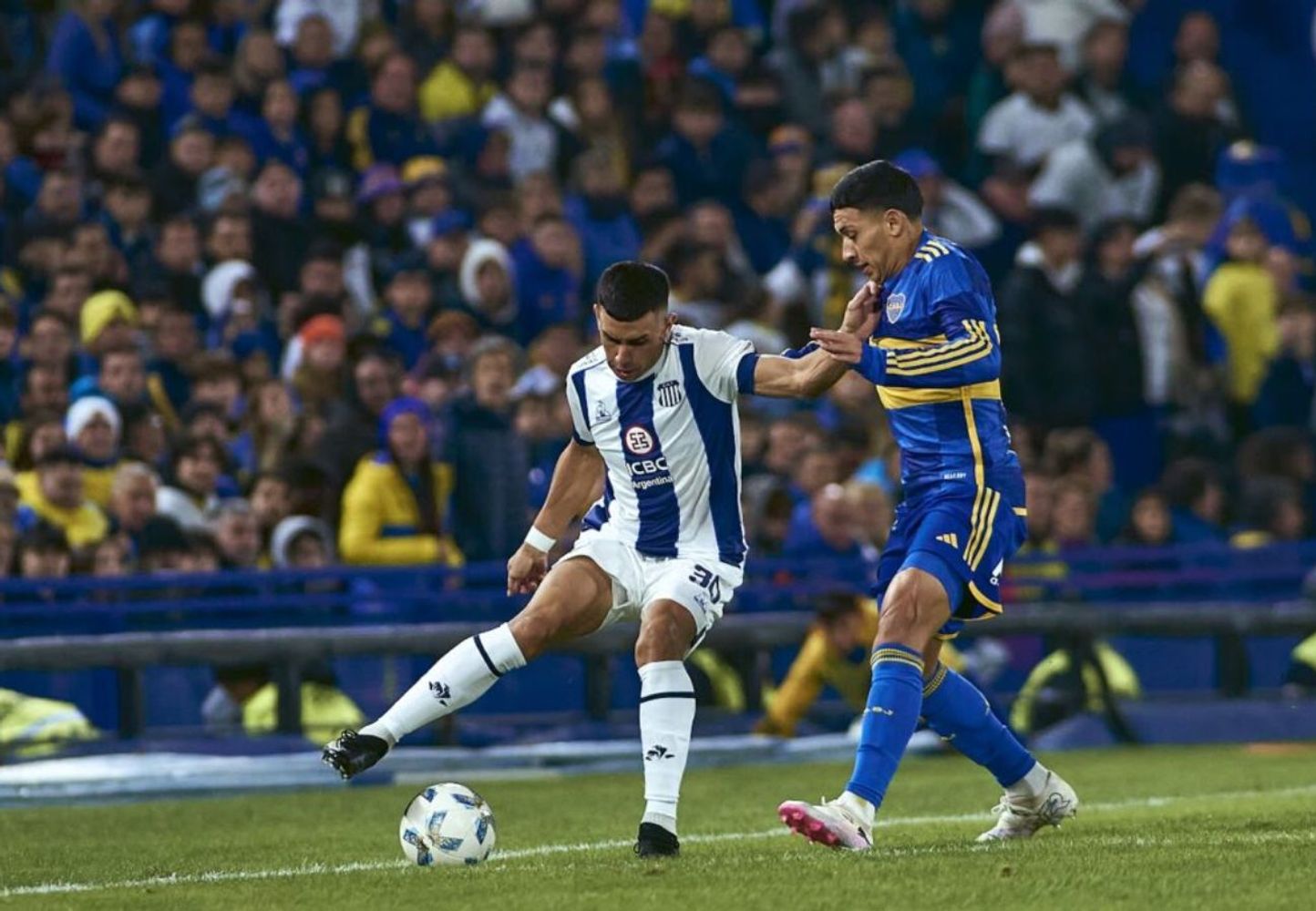 Talleres y Boca se enfrentan.