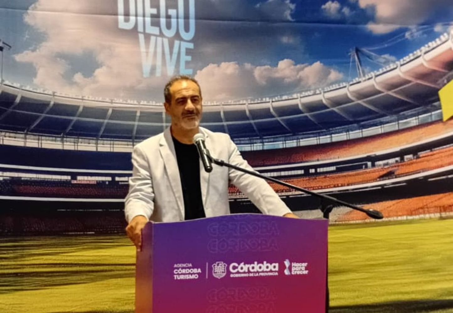 Jorge Nahúm, periodista deportivo a cargo de la presentación oficial del evento. 
