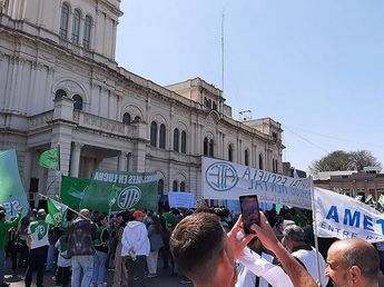 Huelga de 24 horas: se agrava el conflicto docente y AMET se suma y redobla la protesta