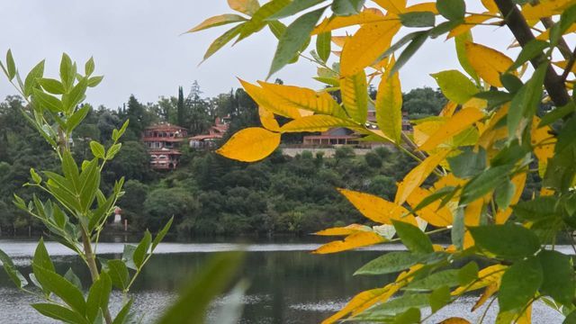 Villa Carlos Paz nublado. Foto de archivo