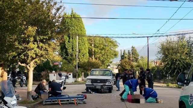 El siniestro ocurrió en barrio Manantiales y dejó como saldo la muerte de un motociclista de 60 años.