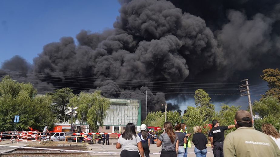 Incendio en Francisco Álvarez: la grave denuncia de una vecina que ya había alertado por el predio