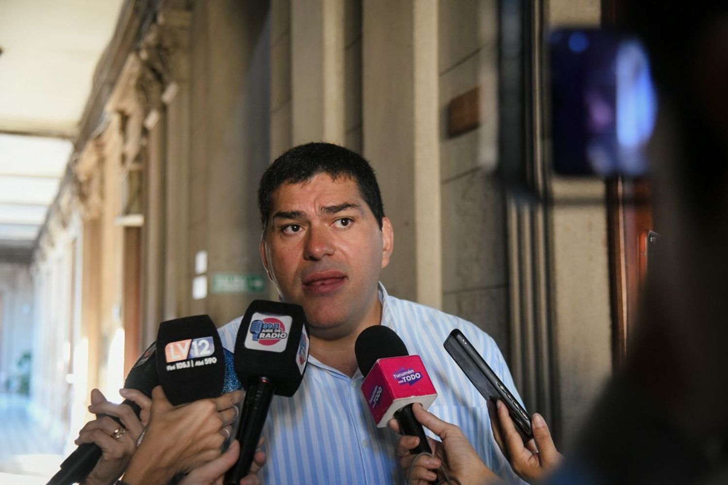 El ministro también brindó detalles sobre la terminal nueva y el plan de viviendas en ejecución en la provincia.