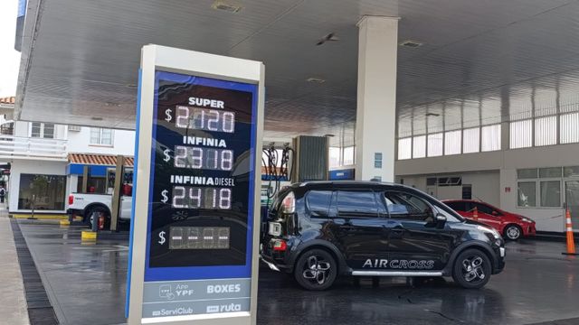 Suba de combustibles: en Posadas la nafta súper supera los $2.100 y los premium rozan los $2.500.
