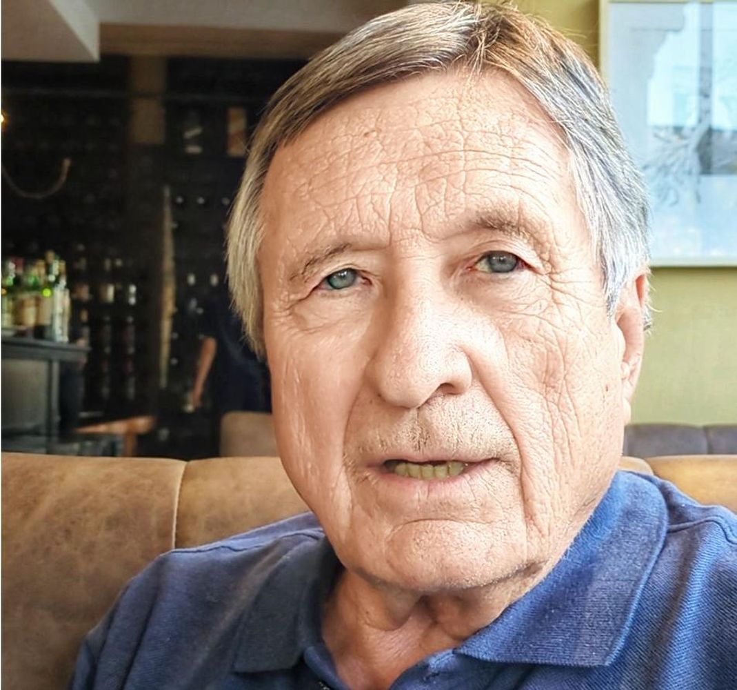 Carlos Vázquez.
