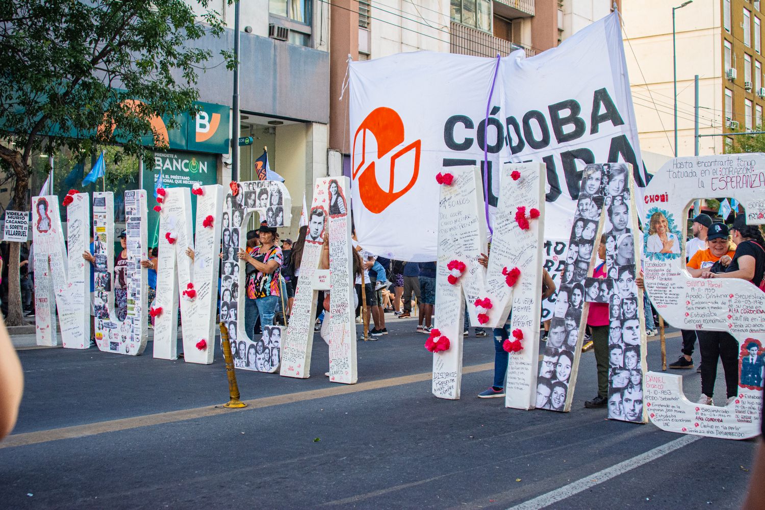 Golpe de Estado: 200 mil personas asistieron a la marcha por el 24 de marzo.