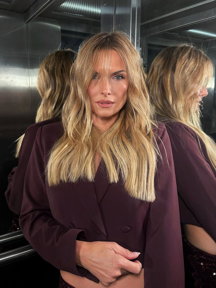 Charol y color burdeos: Sofía Zámolo arrasó con un look de otoño y marcó tendencia