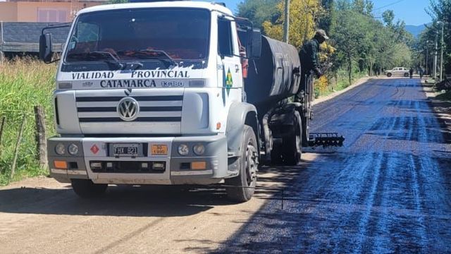 Andalgalá avanza con tareas de imprimación y carpeta asfáltica en Huaco.