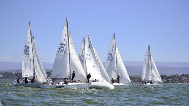 El lago San Roque será escenario de dos regatas este fin de semana. Foto de archivo