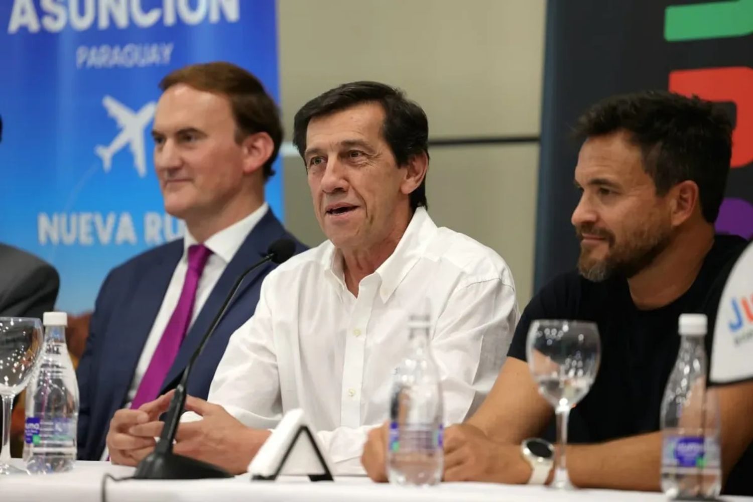 El gobernador Carlos Sadir anunció el inicio de las operaciones hacia Chile y la continuidad de la conexión con Asunción en Paraguay.
