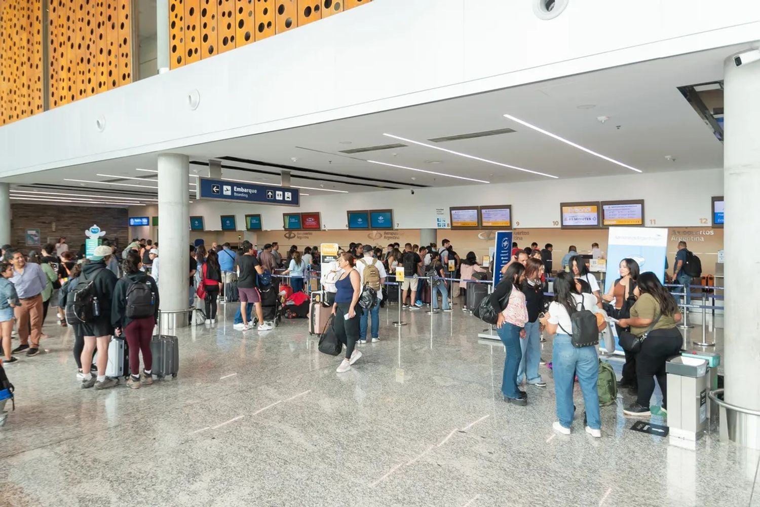El incremento de la oferta de servicios aeronáuticos posiciona al Aeropuerto Internacional "Horacio Guzmán" de Jujuy como una terminal de alta competitividad.