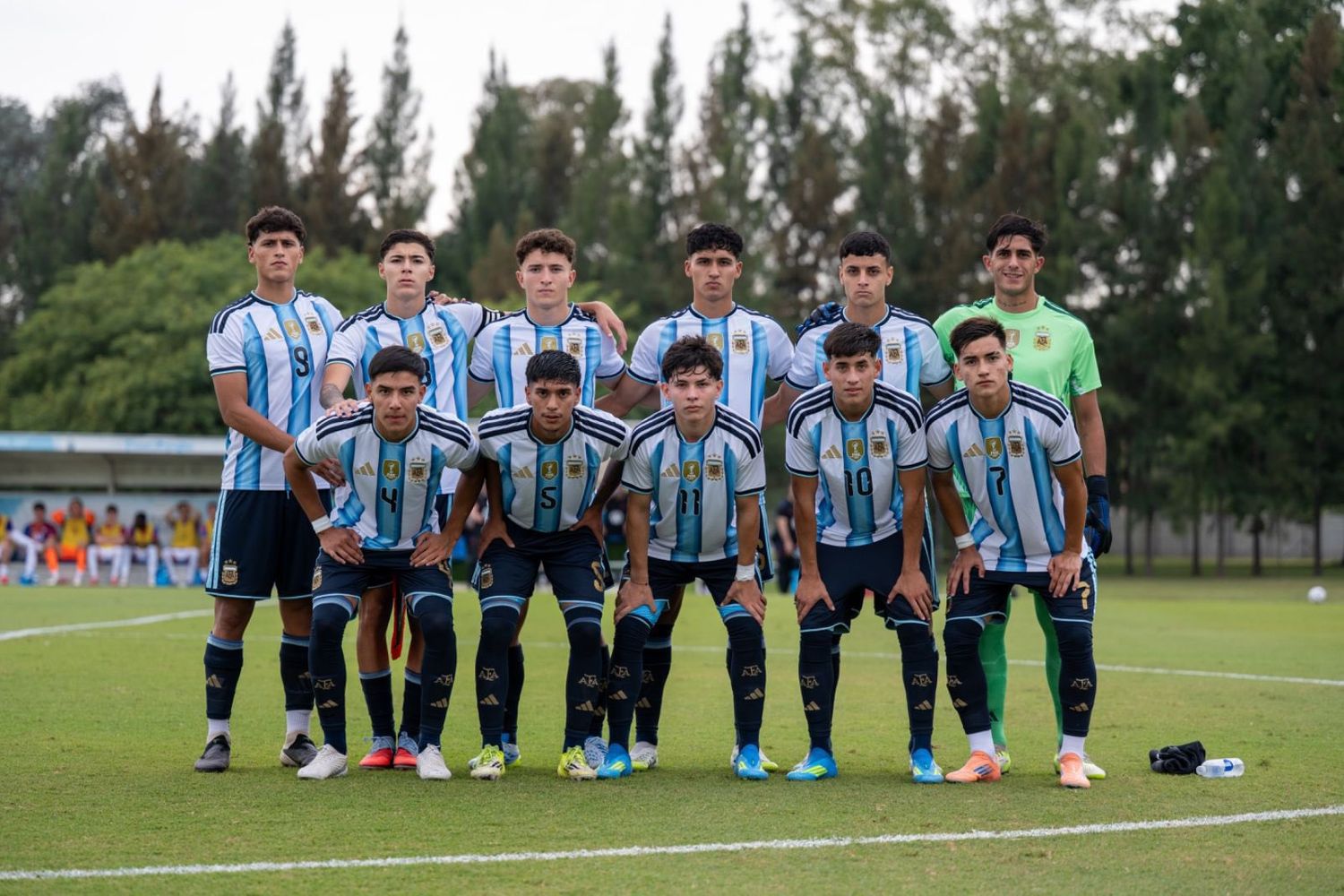 La Selección Sub 20, con Valentín Dávila, delantero de Talleres, titular y con la "9".