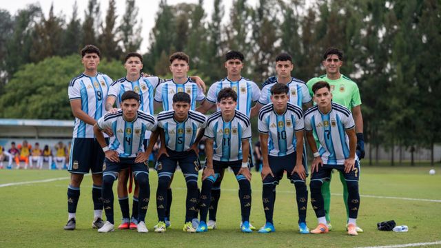La Selección Sub 20, con Valentín Dávila, delantero de Talleres, titular y con la "9".