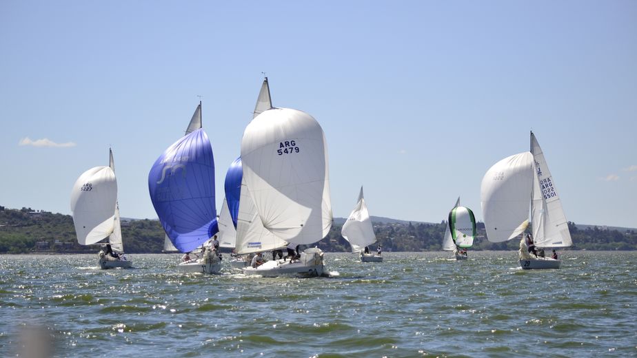 El lago San Roque se prepara para los 20 años de la Regata de la Primavera