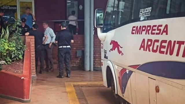 Montecarlo: detuvieron a un colectivero que manejaba alcoholizado con 13 pasajeros a bordo.