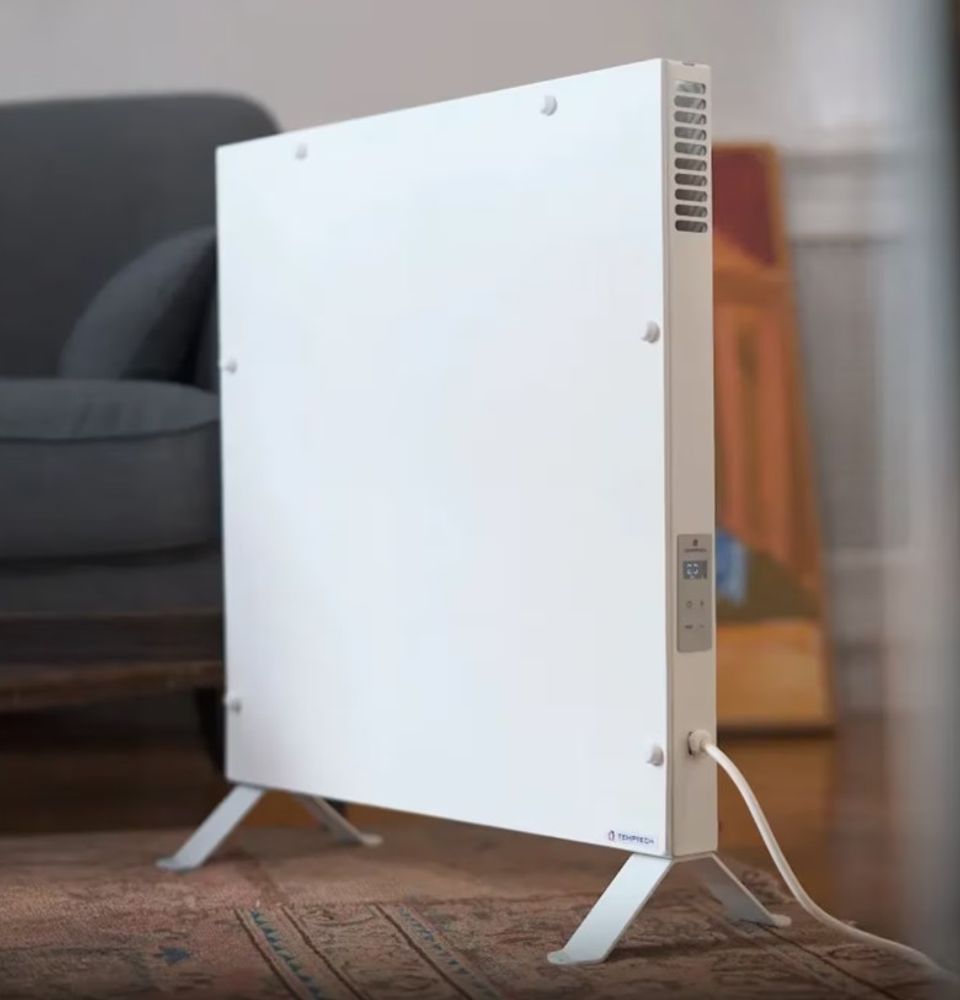 Su diseño plano y la conectividad convierten a este equipo en la elección ideal para espacios modernos y oficinas.
