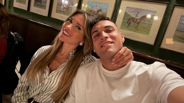 Camiseta "cropped" y accesorios de lujo: la lección de estilo con la que Agus Gandolfo, pareja de Lautaro Martínez, conquistó el Mundial 2026