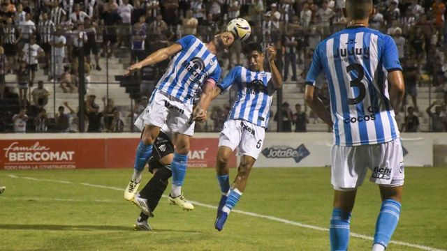 Gimnasia y Esgrima de Jujuy ganó 2 a 1 a Chaco For Ever, sumó tres puntos clave como visitante y se subió a lo más alto de la Zona B.
